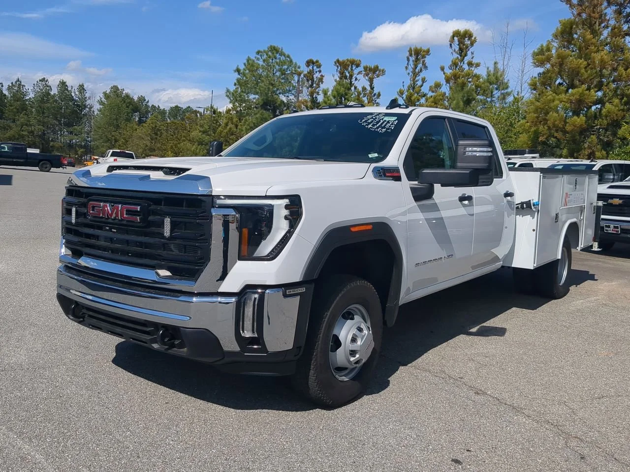 New 2026 Summit White GMC Pro image 4