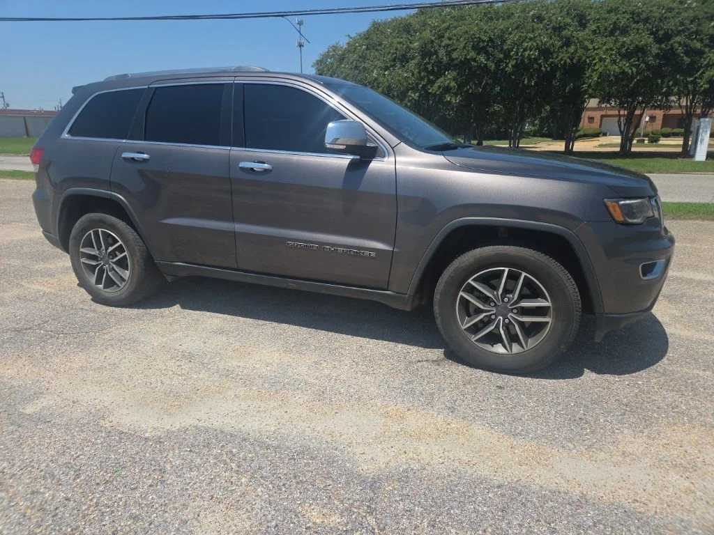 Used 2020 Gray Jeep Limited image 22