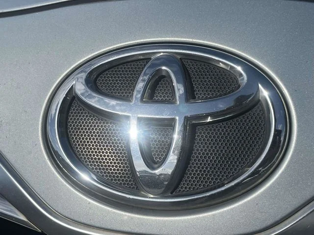 Used 2010 Blue Toyota Base image 11