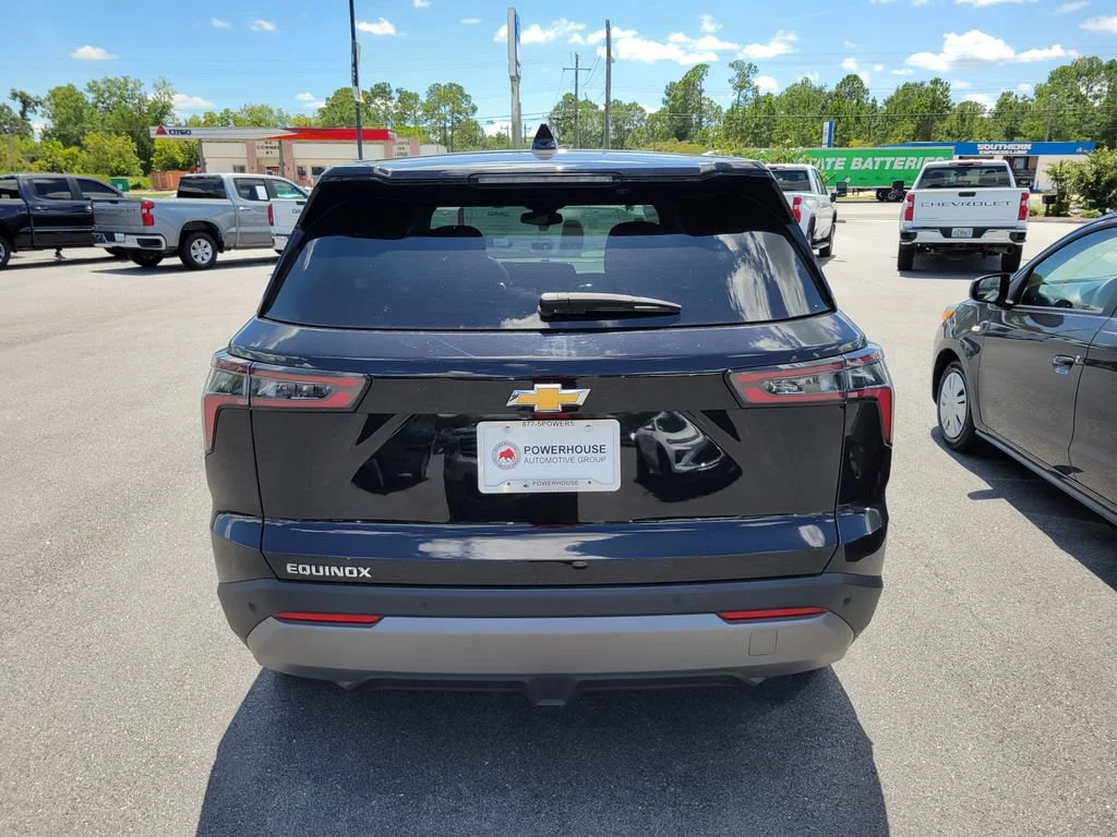 Used 2025 Mosaic Black Metallic Chevrolet LT image 4