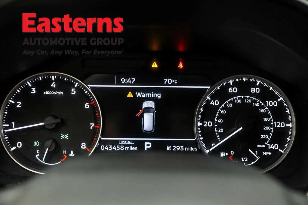 Used 2023 Black Mitsubishi SE image 17