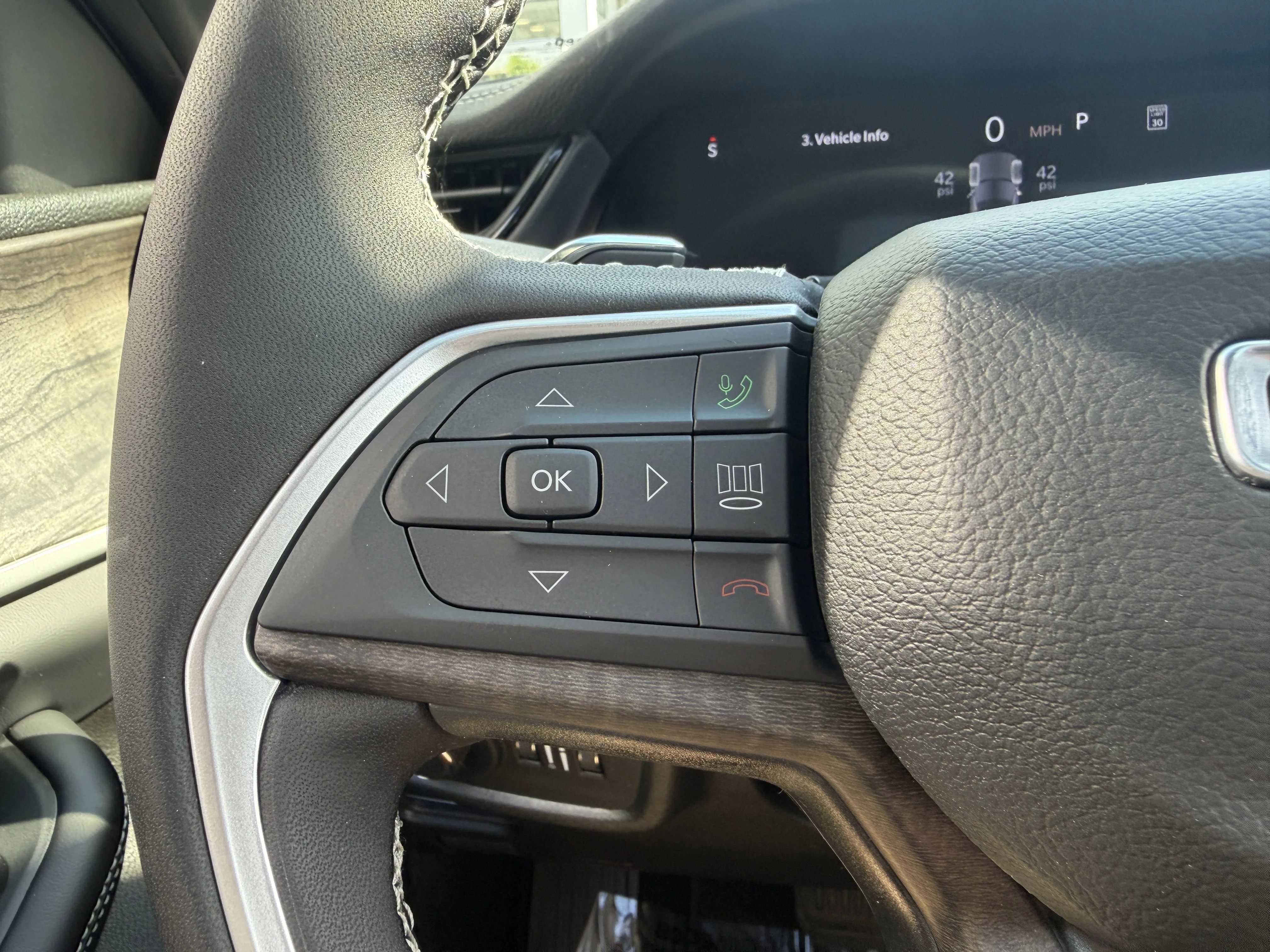 New 2026 Baltic Gray Metallic Clear-Coat Exterior Paint Jeep Altitude image 36