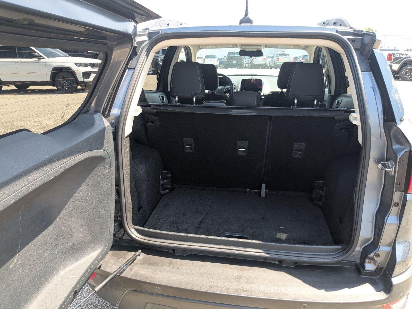 Used 2018 Smoke Metallic Ford SE image 6