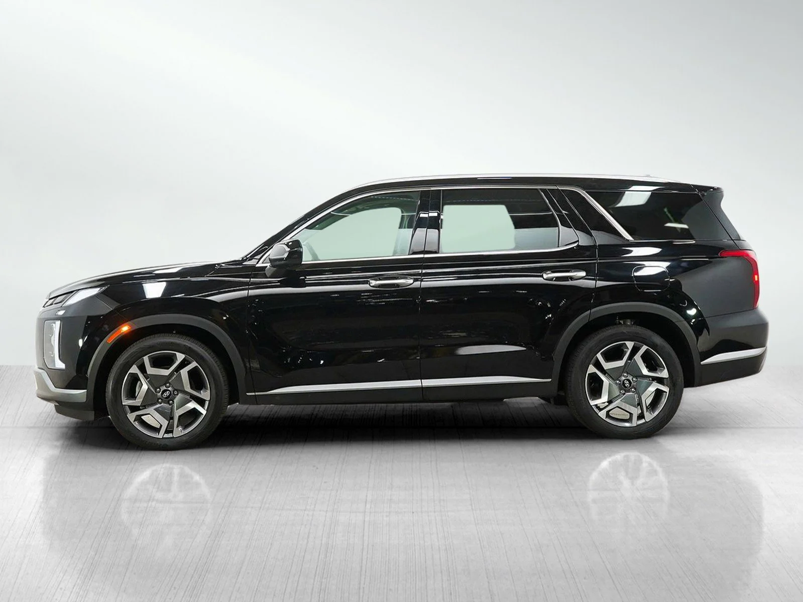 Certified 2024 Hyundai Palisade SEL with VIN KM8R4DGE0RU685963 for sale in Minneapolis, Minnesota