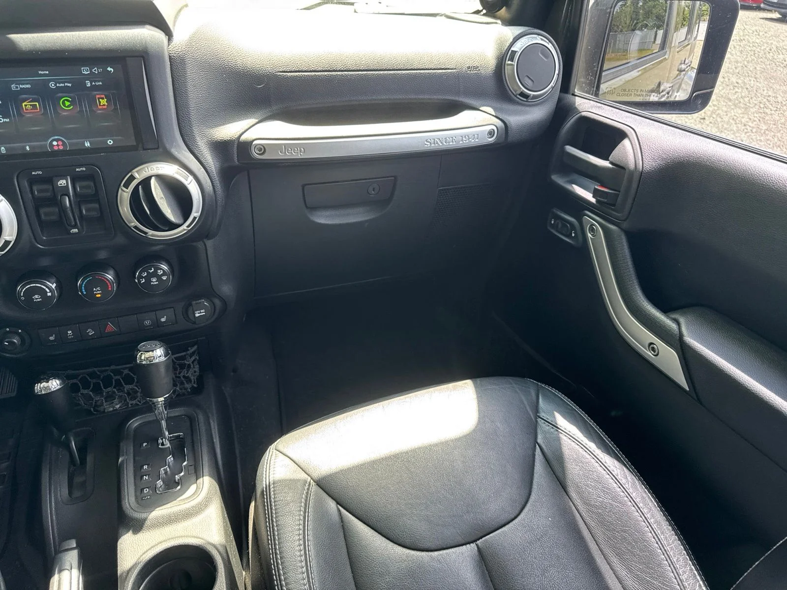 Used 2015 Green Jeep Unlimited Sahara image 18