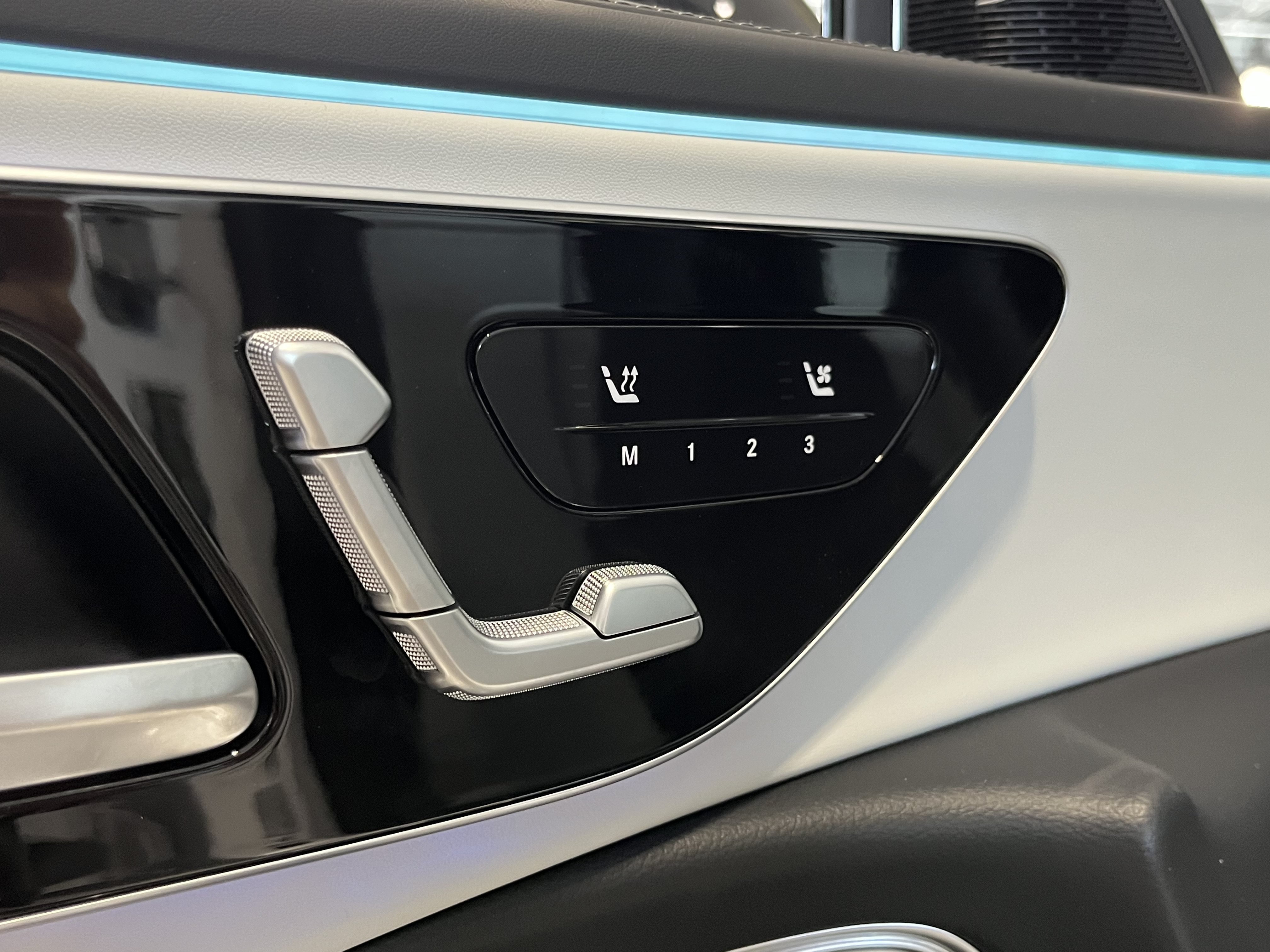 New 2026 MANUFAKTUR Moonlight White Magno Mercedes-Benz AMG® E 53 E image 13