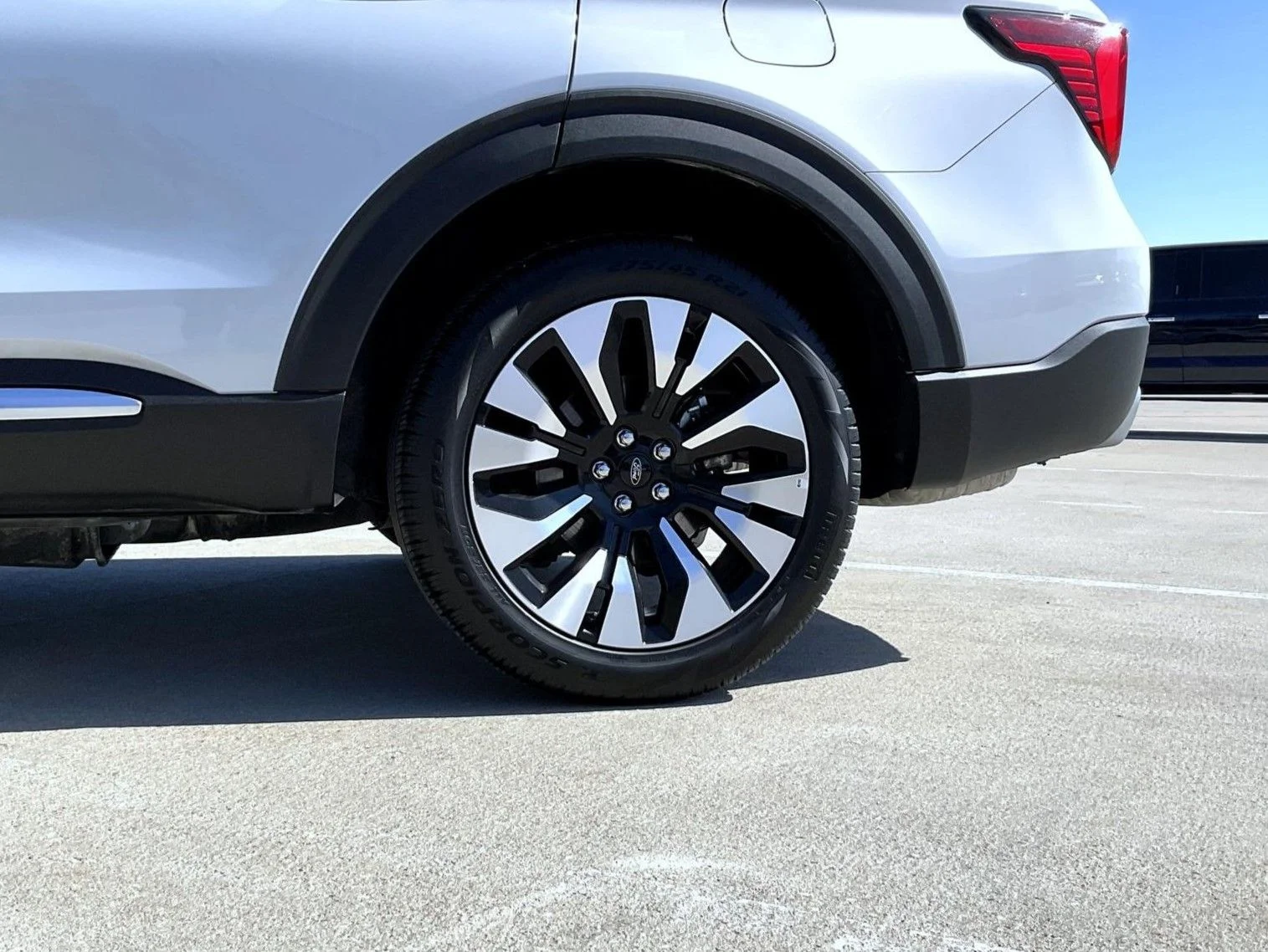 Used 2025 White Ford Platinum image 25