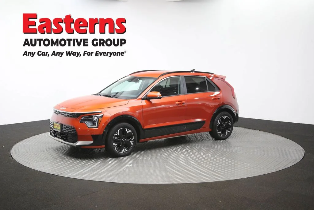 Used 2023 Red Kia Wind image 55