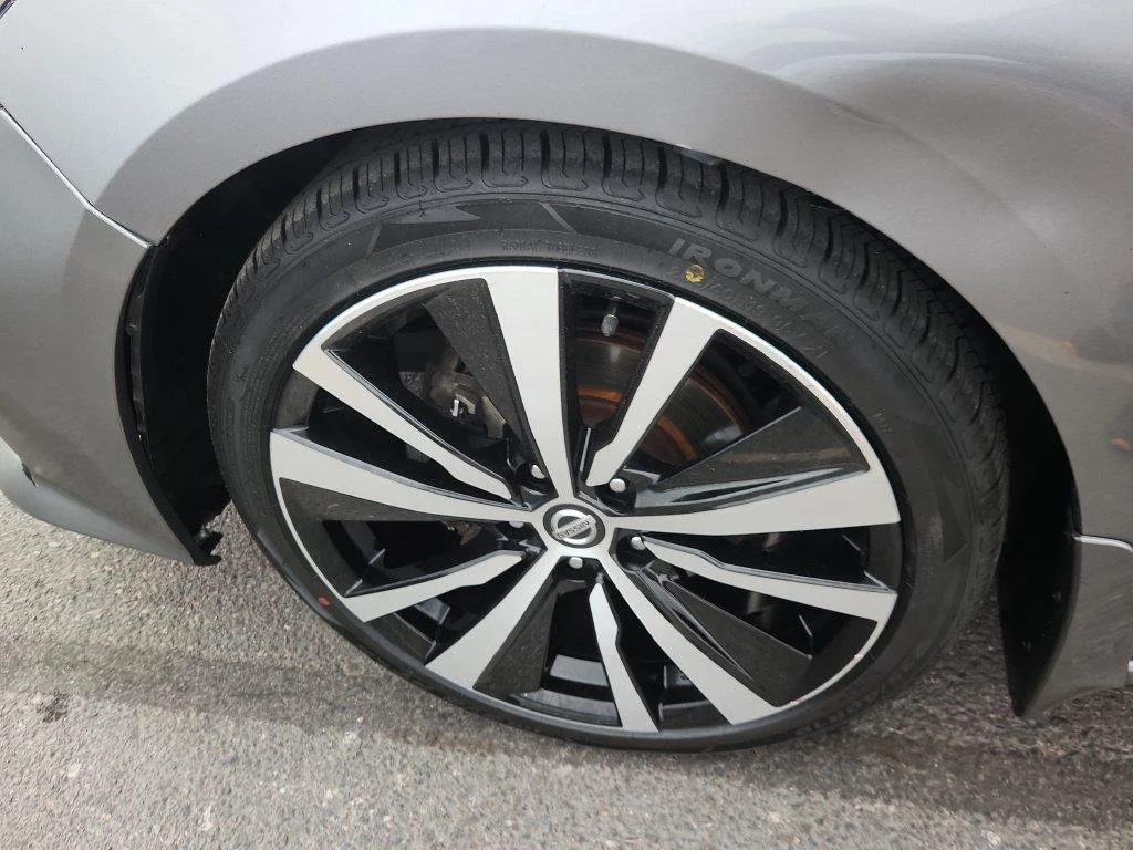 Used 2019 Gun Metallic Nissan 2.5 Platinum image 13