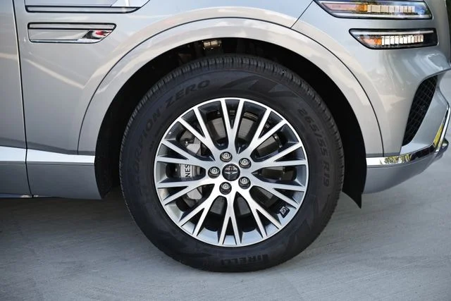 Used 2025 Savile Silver Genesis 2.5T image 5