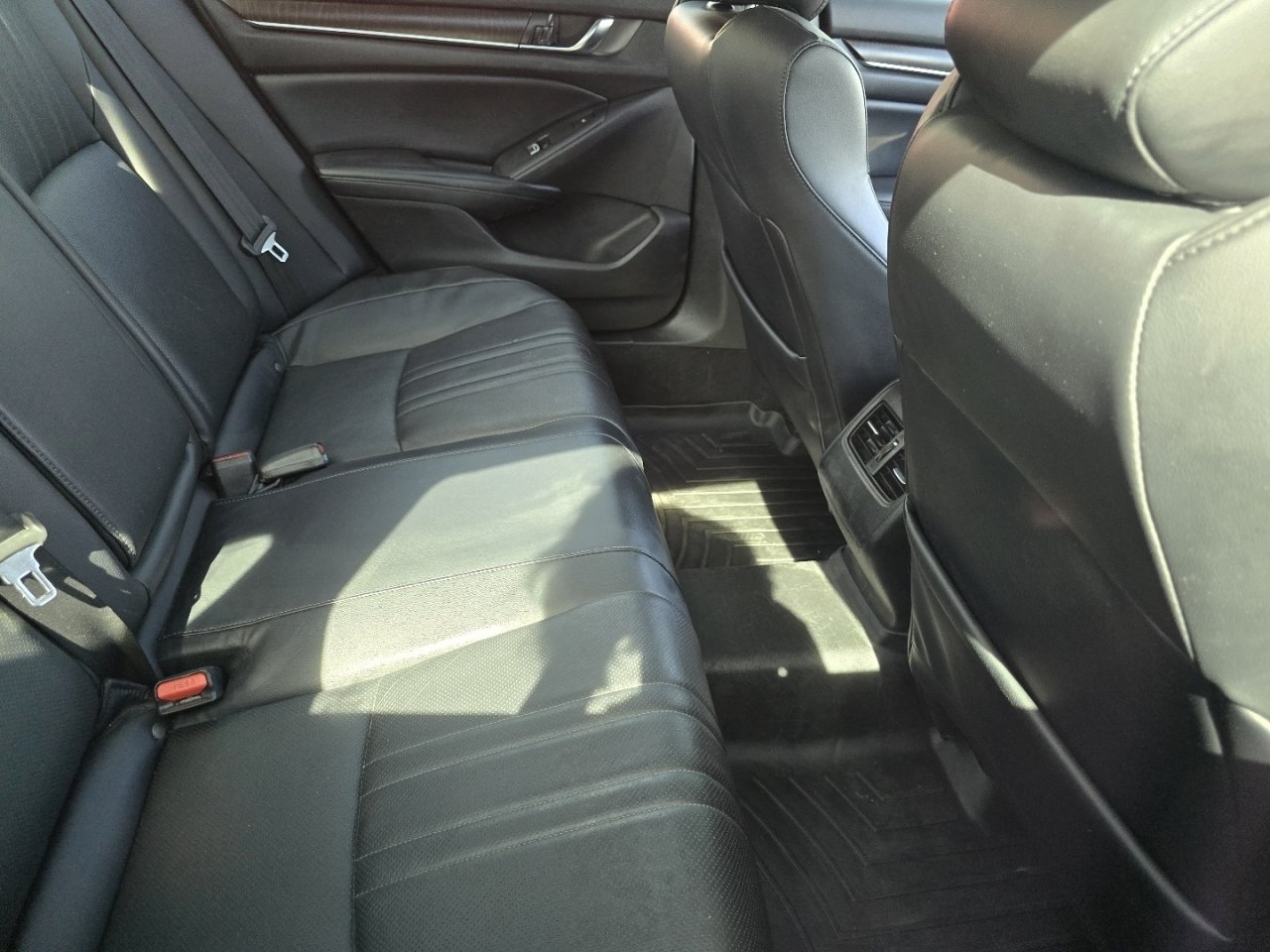 Used 2018  Honda Touring image 23