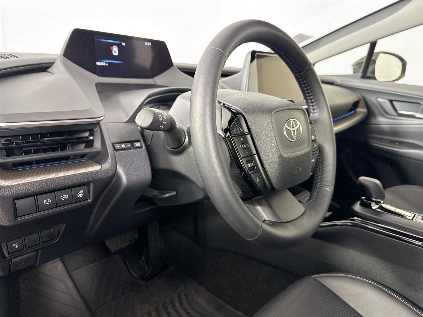 Certified Used 2025 Cutting Edge Toyota XLE image 4