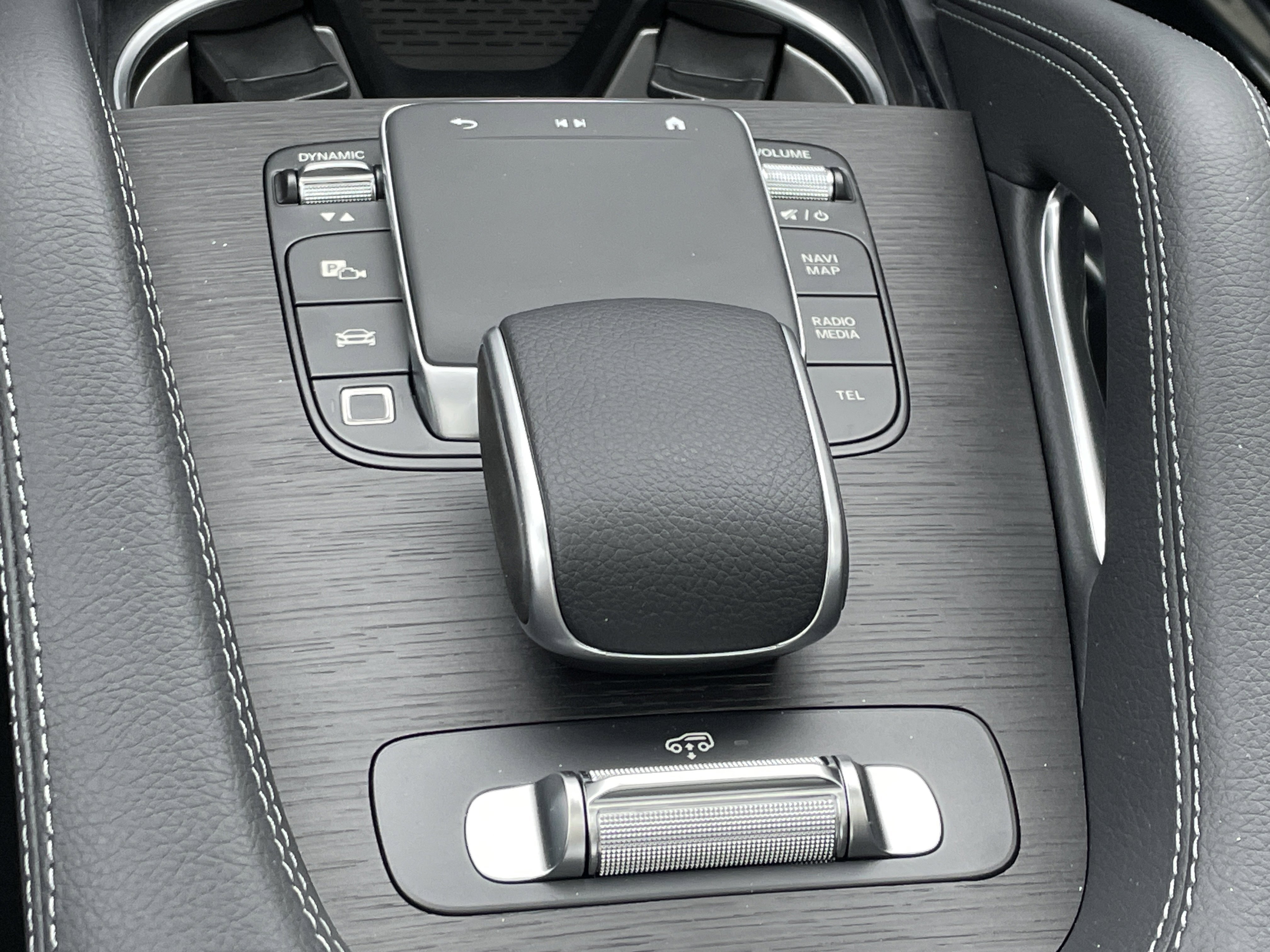 New 2026 Obsidian Black Metallic Mercedes-Benz GLE 580 4MATIC® SUV image 32