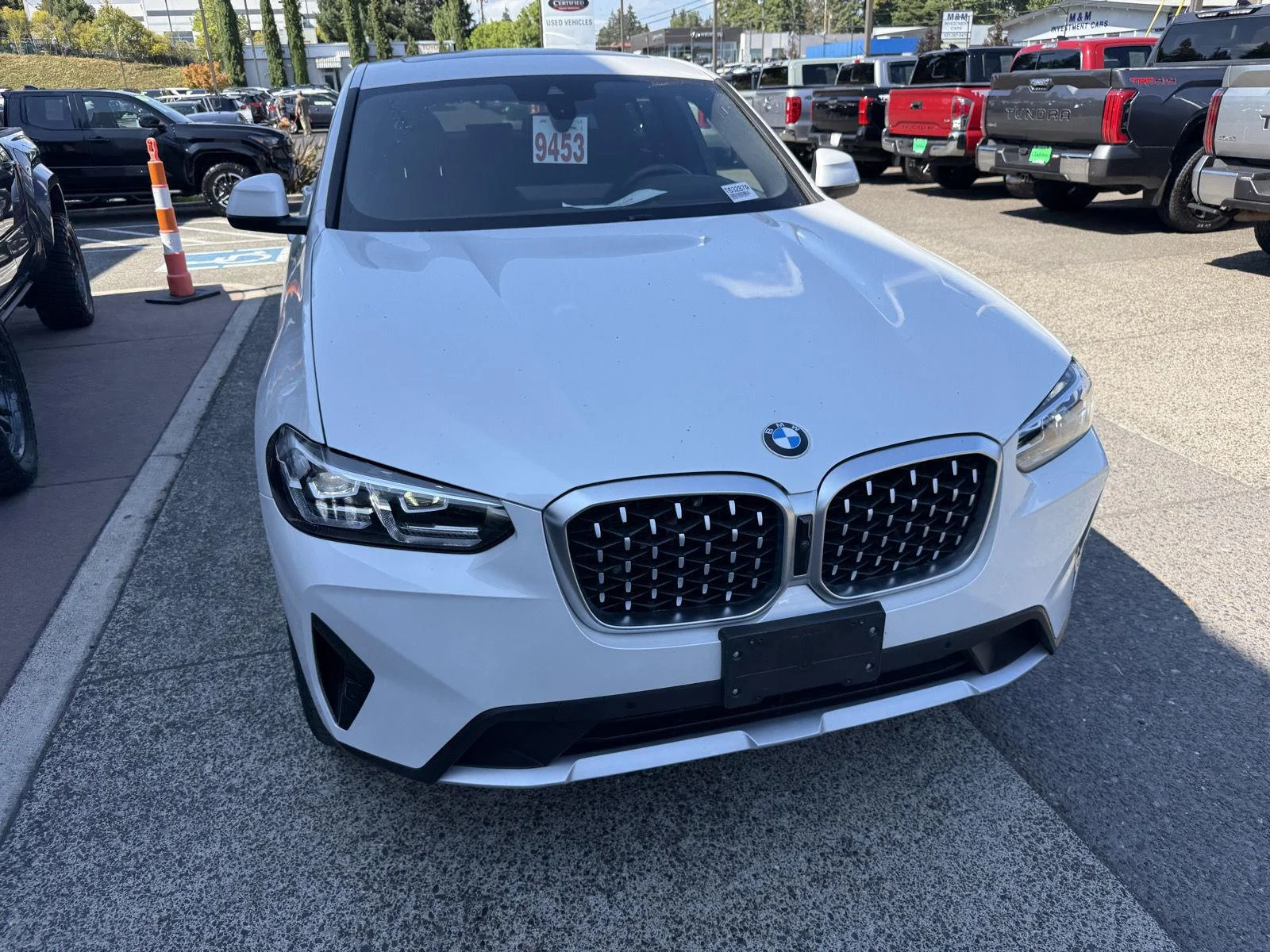 Used 2024 Mineral White Metallic BMW xDrive30i image 7