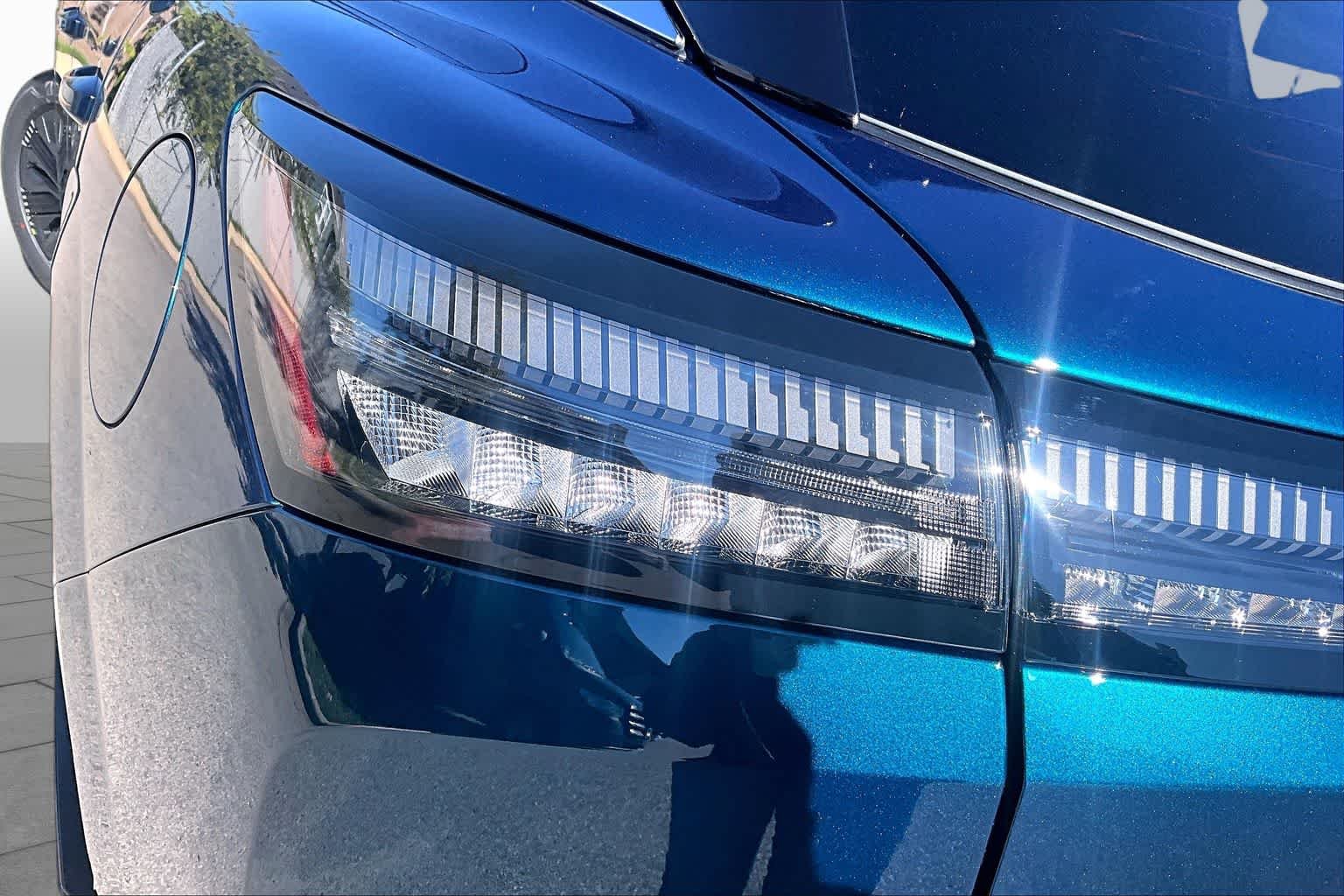 New 2026 Aurora Blue Pearl Metallic / Super Black Two-tone Nissan Platinum image 12