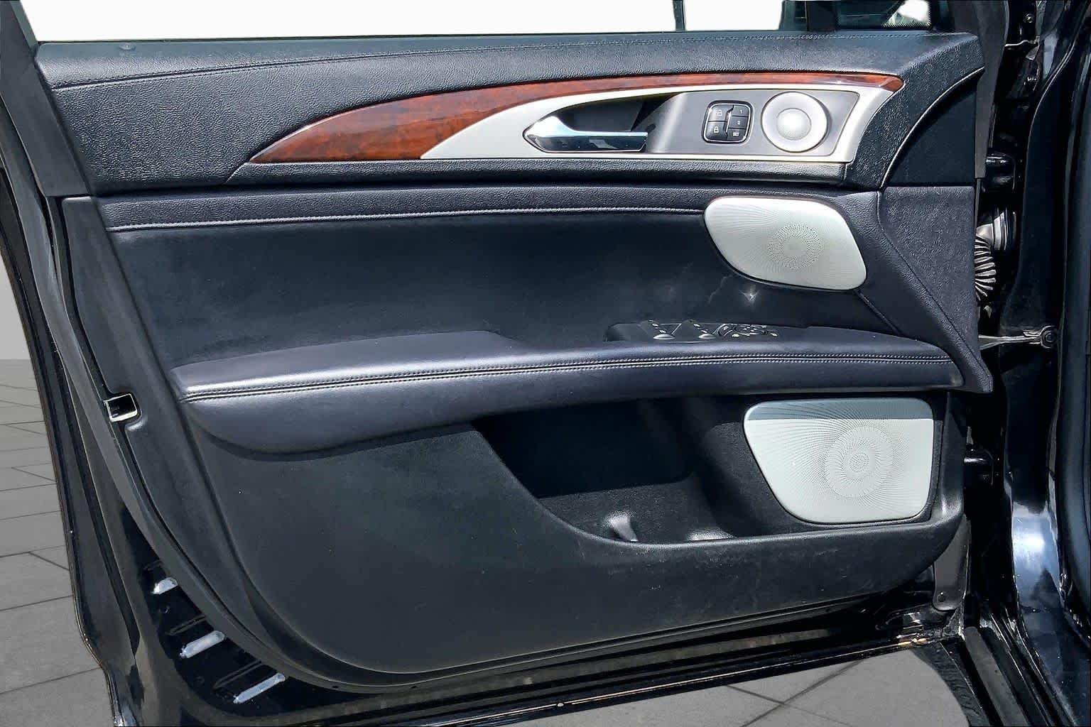 Used 2018 Black Velvet Lincoln Reserve image 22