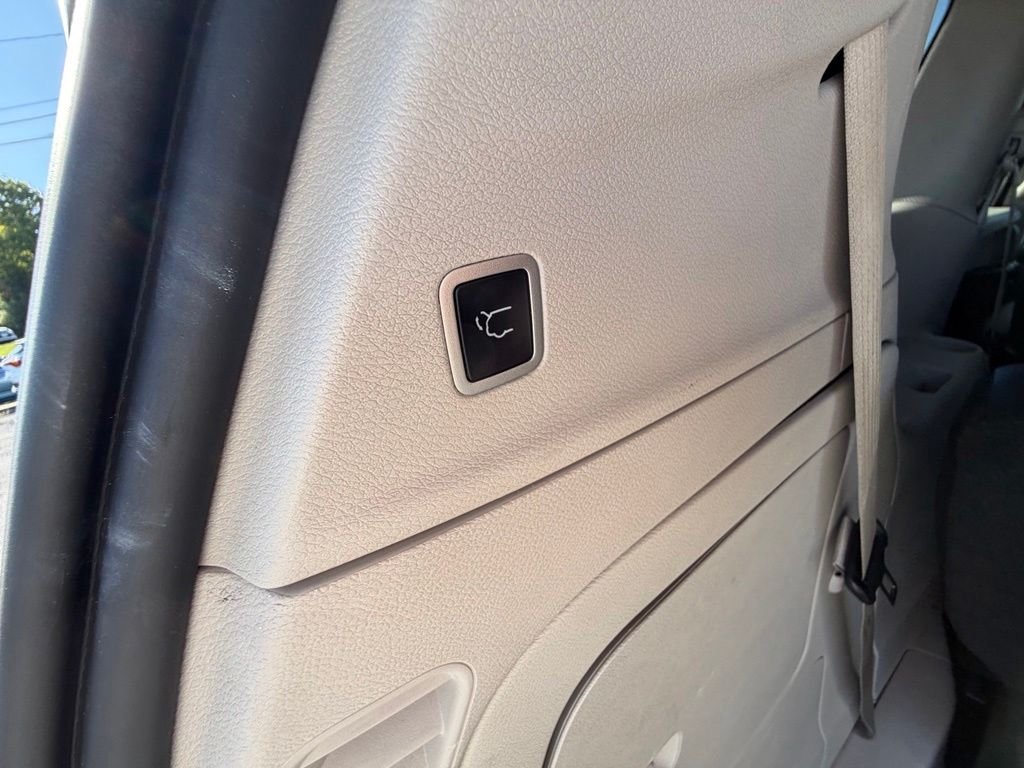 Used 2023 Silver Chrysler Touring L image 50