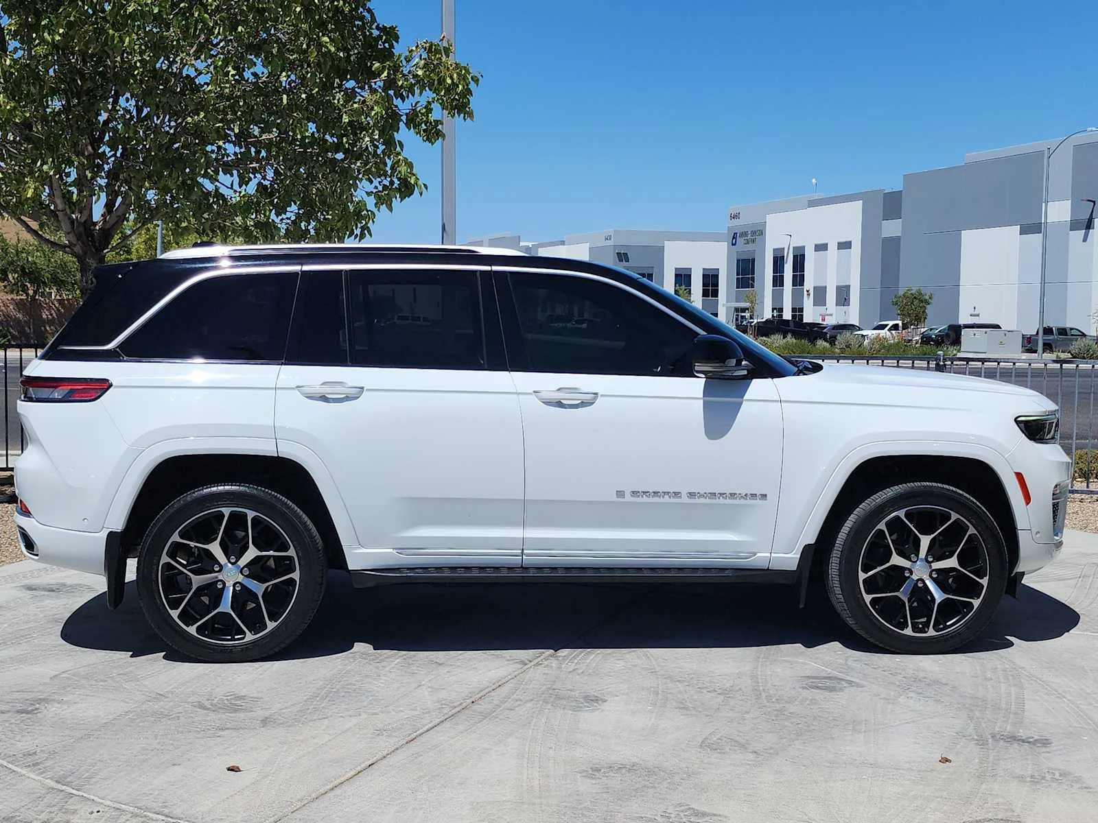 Used 2022 Bright White Clearcoat Jeep Summit Reserve image 9