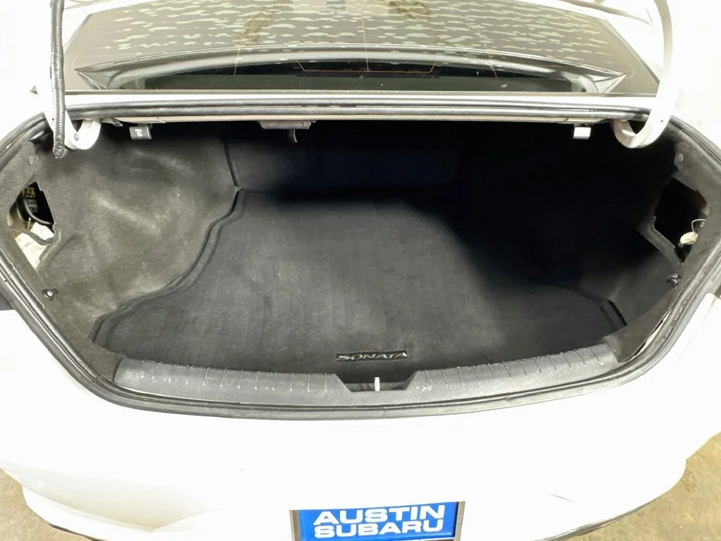 Used 2018 White Hyundai Limited image 32