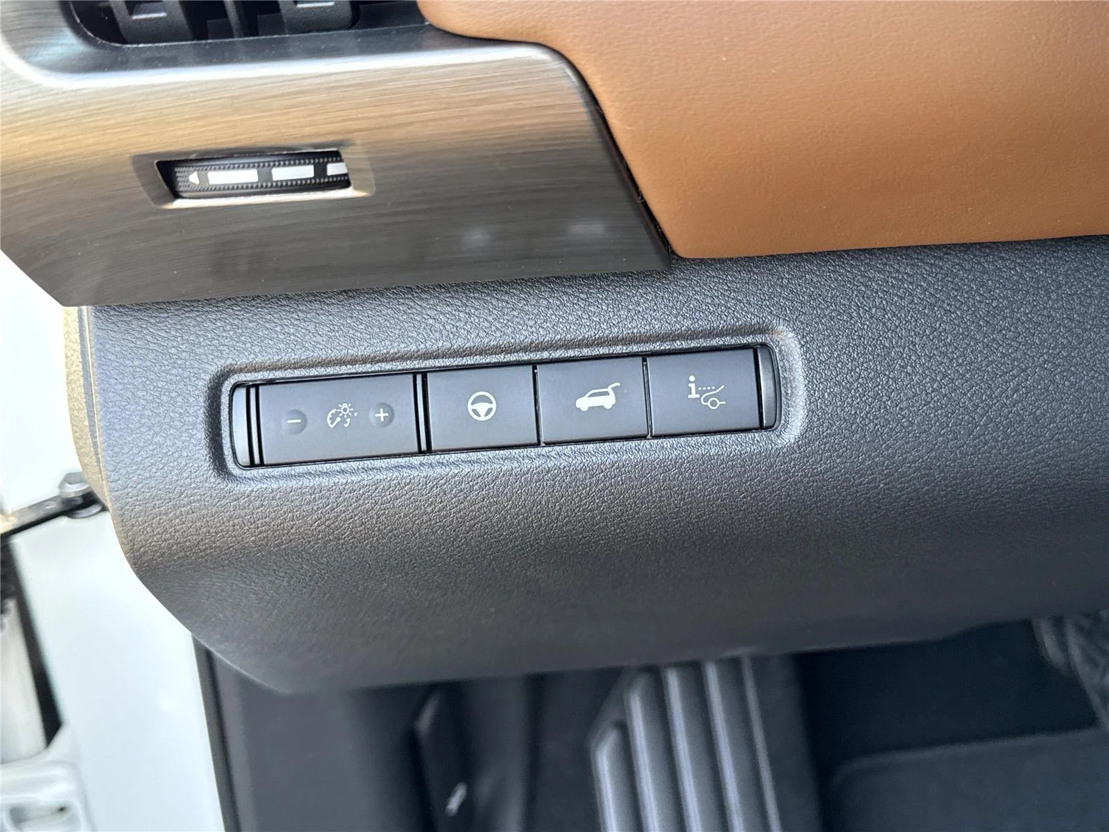 Used 2025 Everest White Pearl Tricoat/Super Black Nissan Platinum image 14