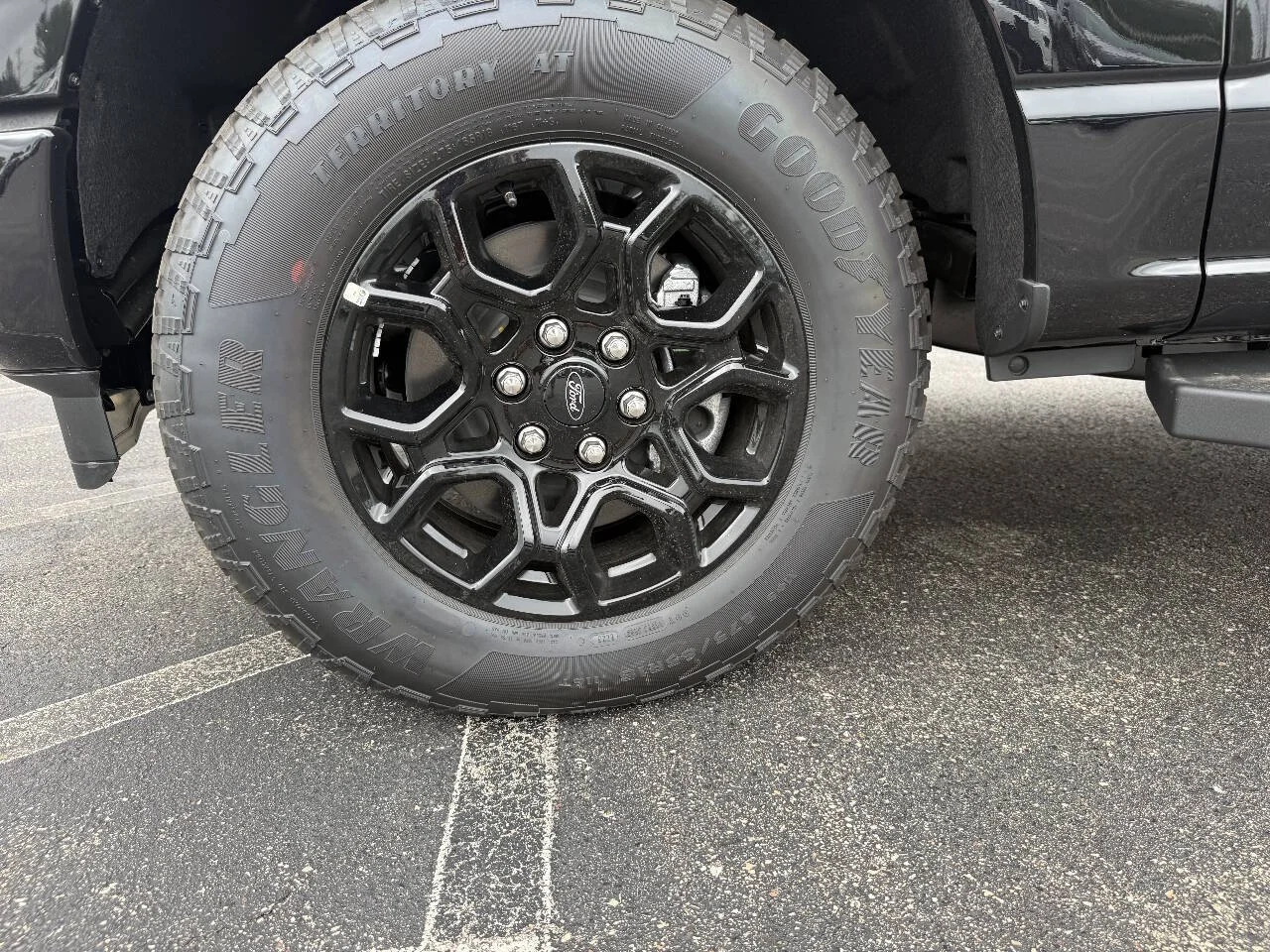 New 2026 Agate Black Metallic Ford XLT image 7