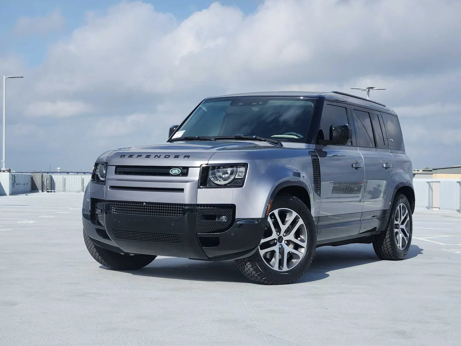 2024 Land Rover Defender 110 X-Dynamic SE P400's photo