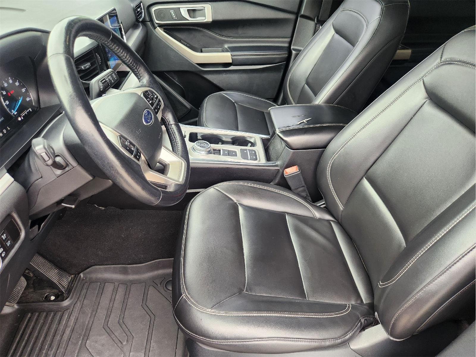 2023 Ford Explorer photo 13 of 34