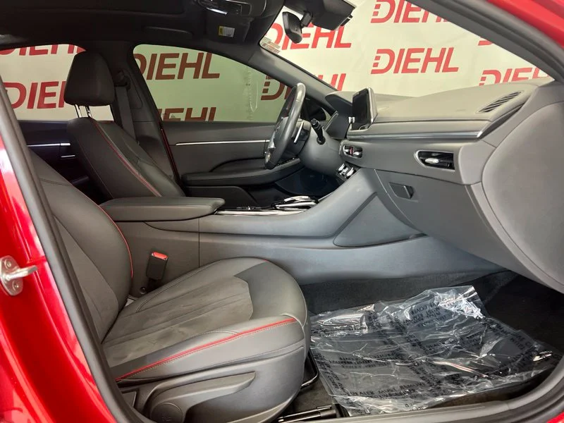 Used 2021 Red Hyundai SEL Plus image 12