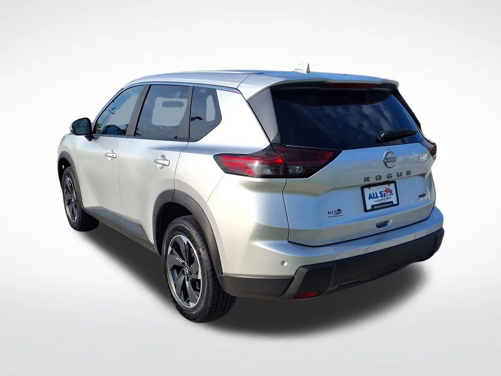 Used 2025 Silver Nissan SV image 6