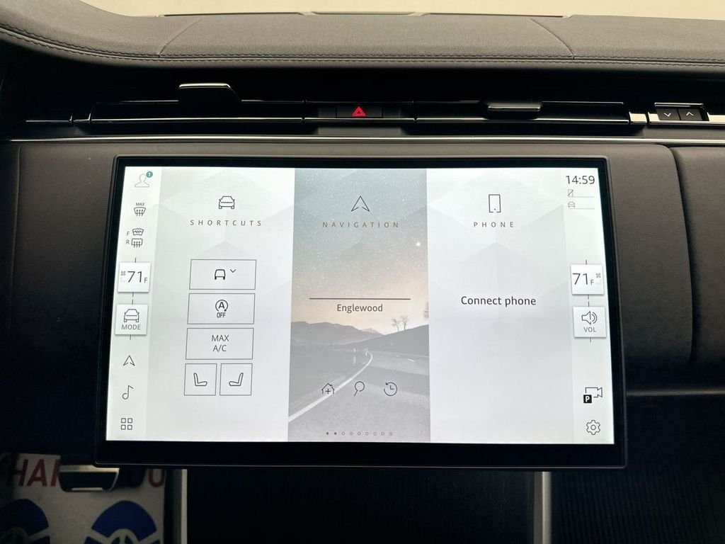 Used 2025  Land Rover SE image 18