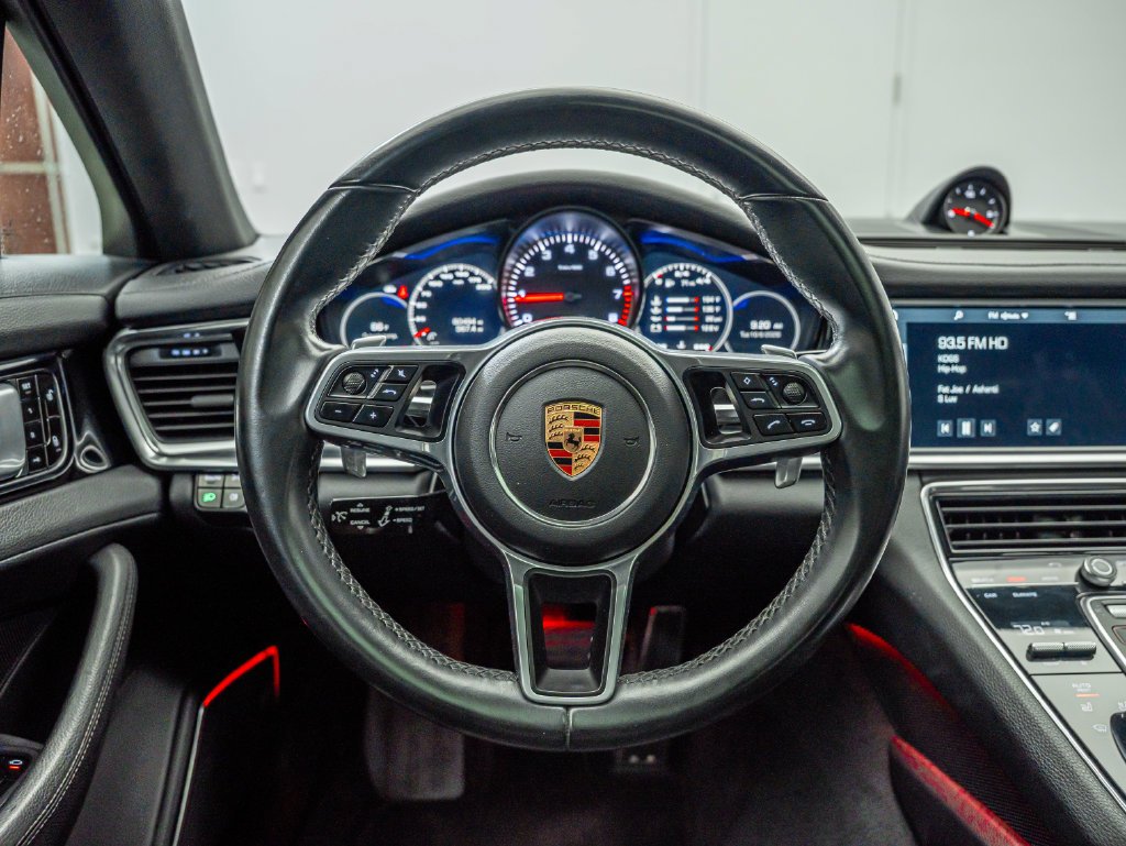 Used 2018 Chalk Porsche 4S image 32