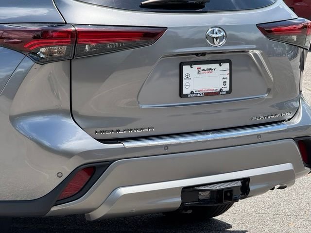 Used 2025  Toyota Platinum image 12