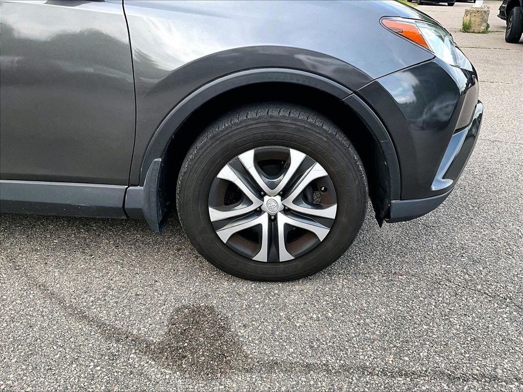 Used 2018 Gray Toyota LE image 7