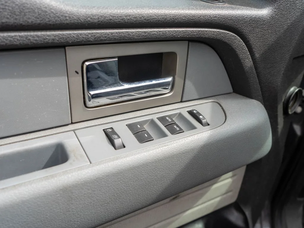 Used 2011 Black Ford XLT image 24