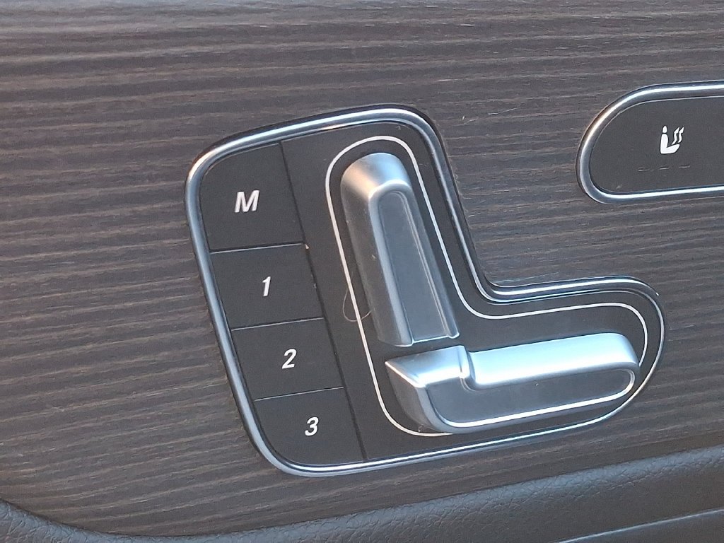 Certified Used 2023  Mercedes-Benz GLB 250 image 27
