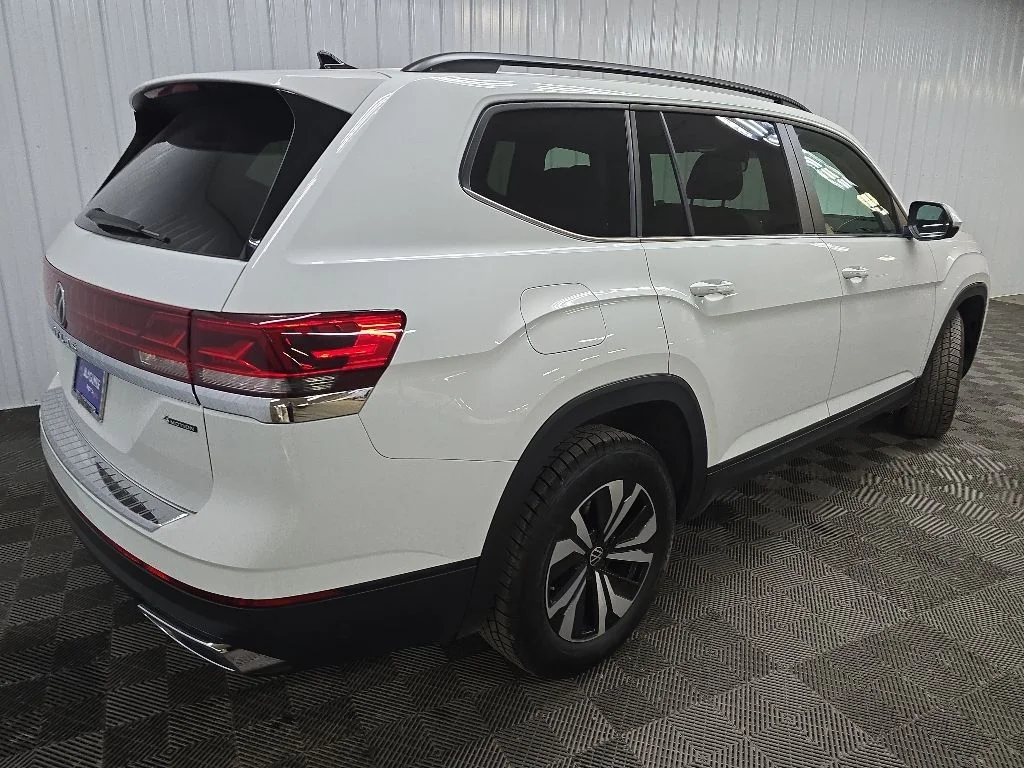 Used 2024 White Volkswagen 2.0T SE image 10