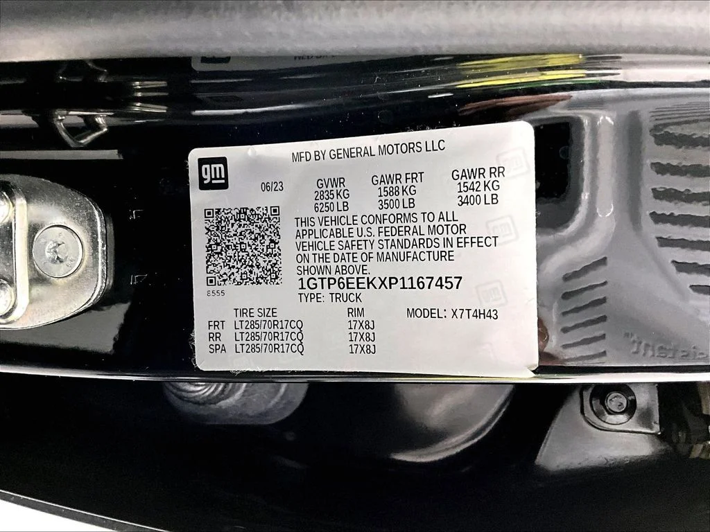 Used 2023 Onyx Black GMC AT4X image 33