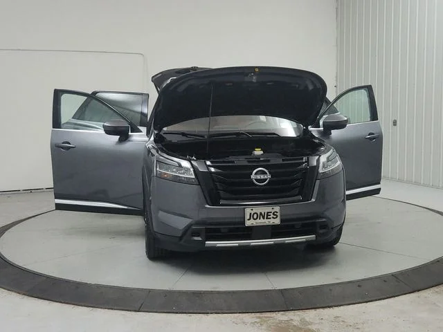 Used 2024 Gray Nissan Platinum image 11