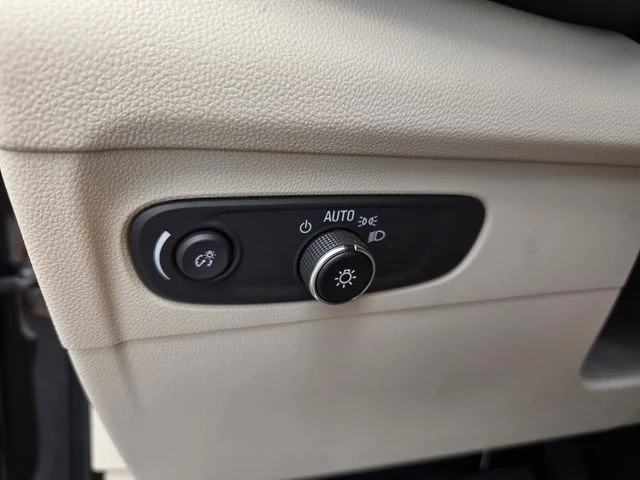 Used 2023 Black Buick Essence image 21