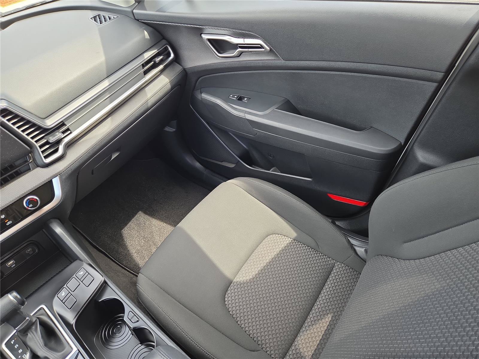 2025 Kia Sportage LX - Photo 14