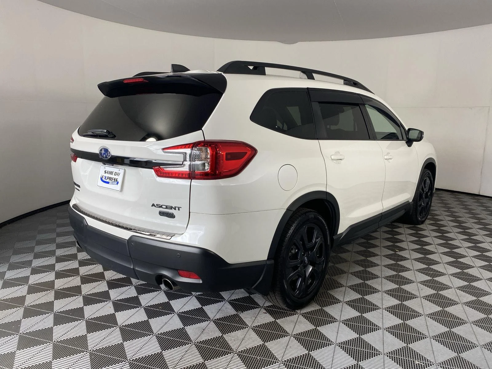Used 2023 Crystal White Pearl Subaru Onyx Edition image 9