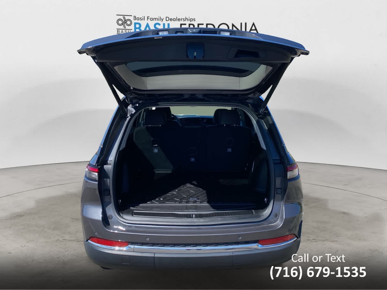 Used 2023 Baltic Gray Metallic Clearcoat Jeep  image 28
