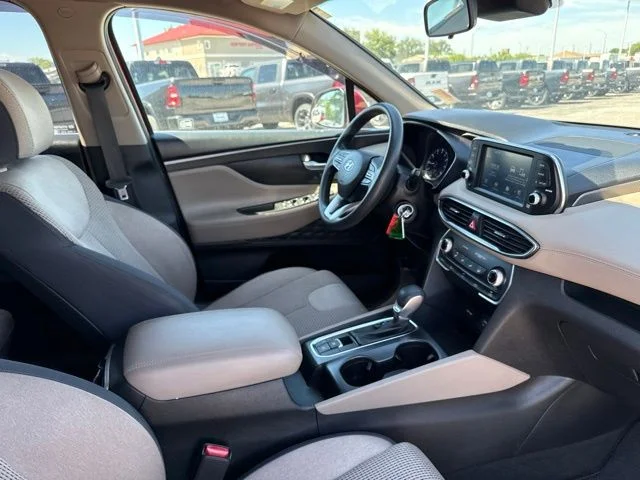 Used 2019 Red Hyundai SE image 31
