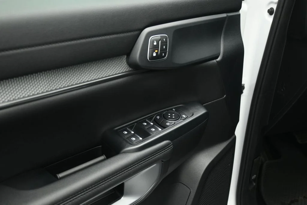 New 2026 Oxford White Ford Lariat image 7