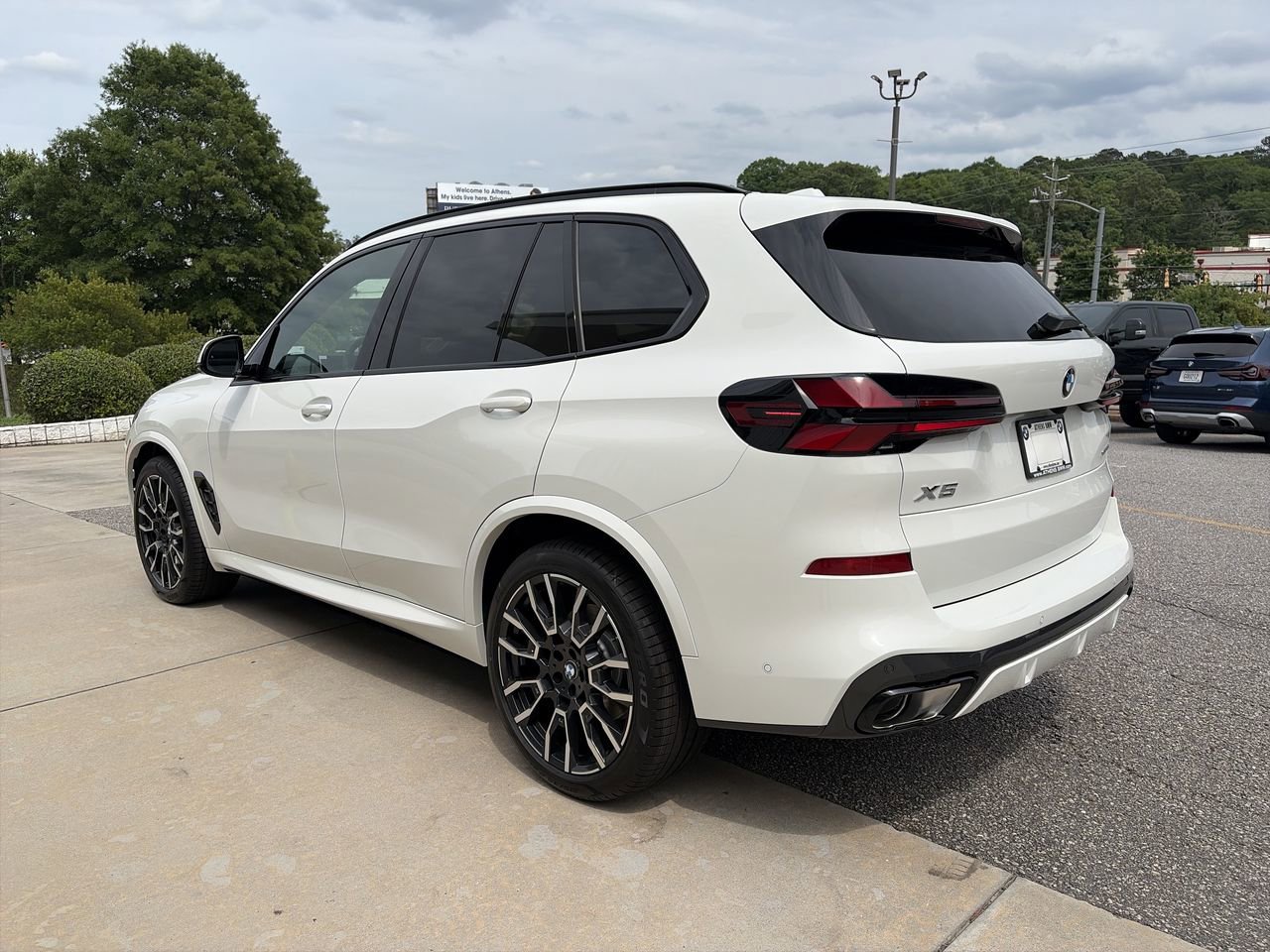 New 2026 Alpine White BMW xDrive40i image 6