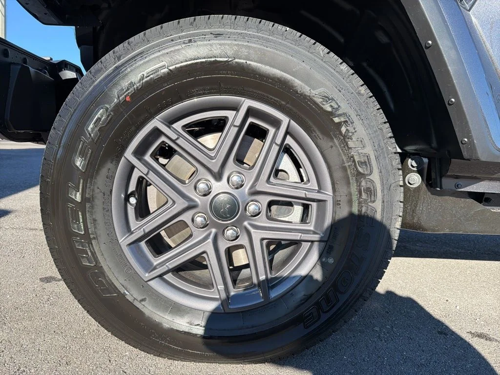 New 2026 Granite Crystal Metallic Clear-Coat Exterior Paint Jeep Sport S image 14