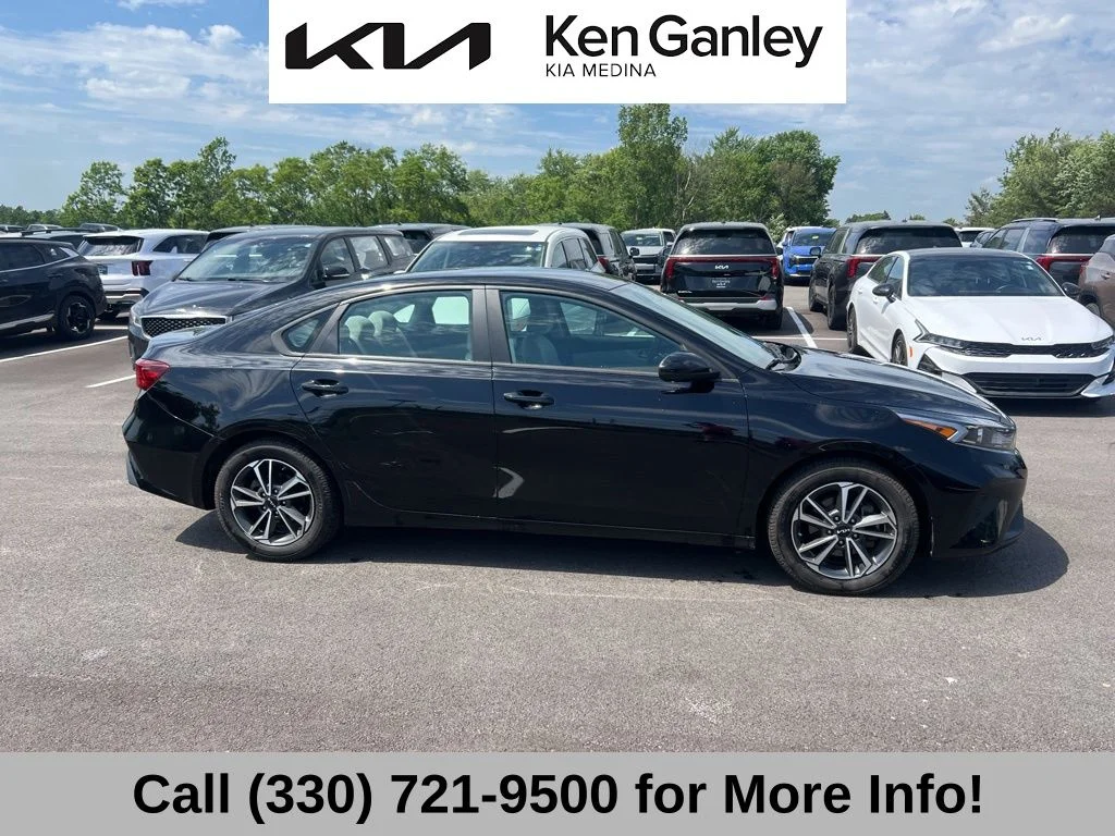 Used 2022 Black Kia LXS image 4