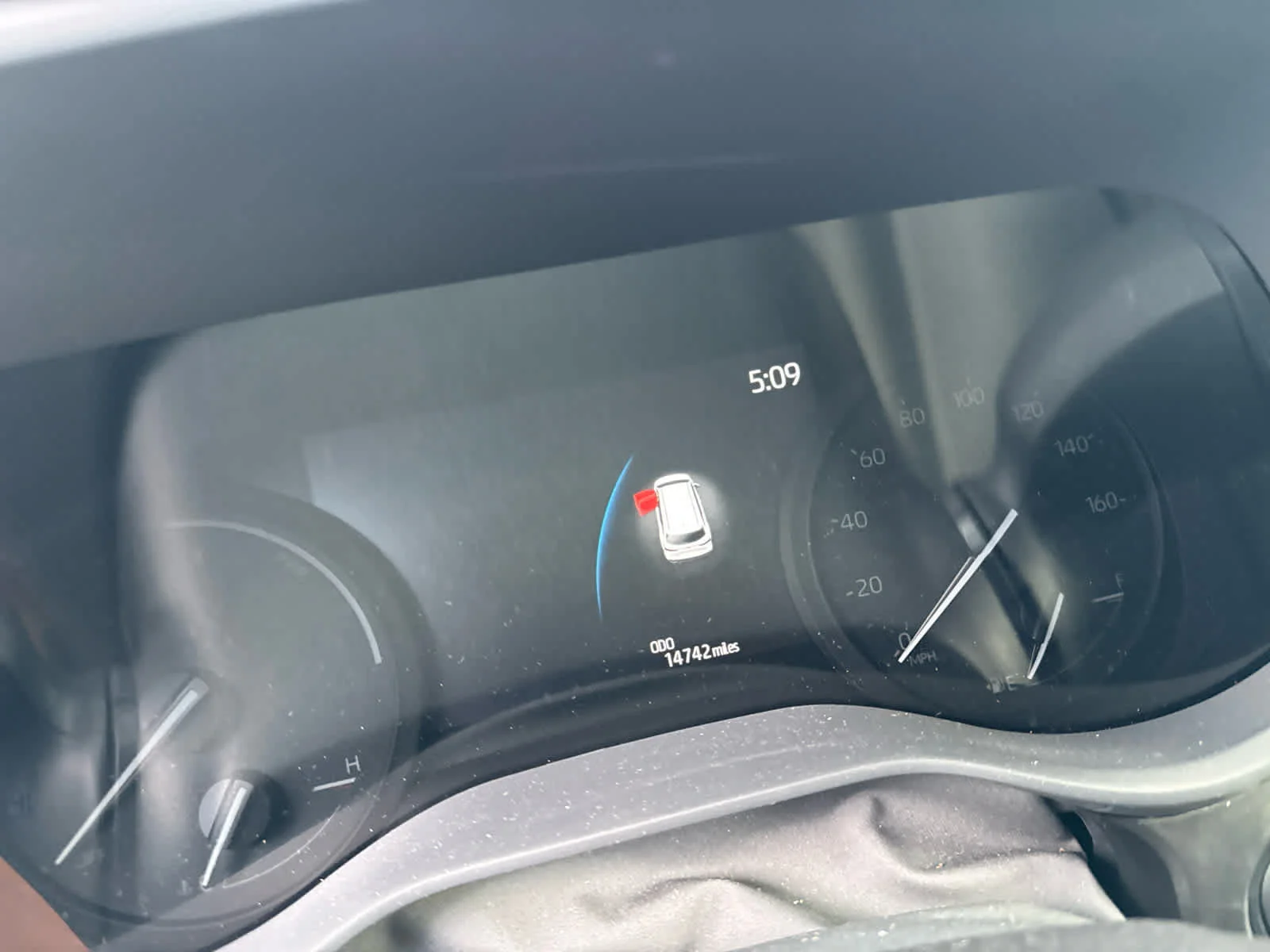 Used 2025 Wind Chill Pearl Toyota XLE image 6