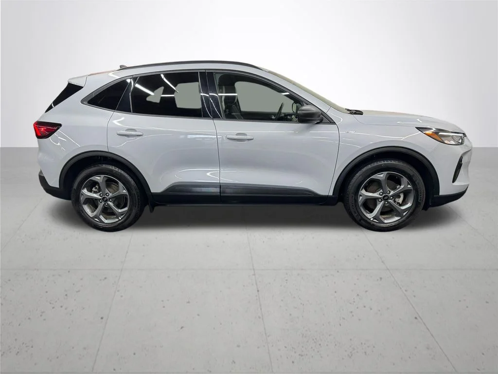 Used 2025 Silver Ford ST-Line image 9