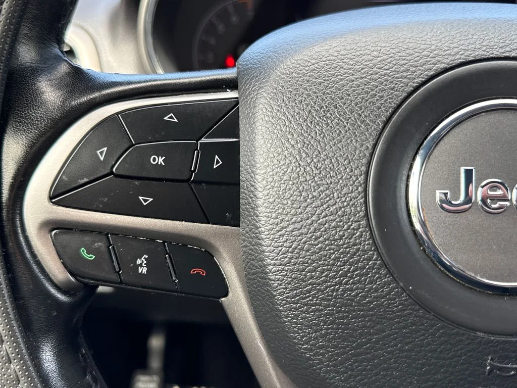Certified Used 2021 White Jeep Laredo X image 15